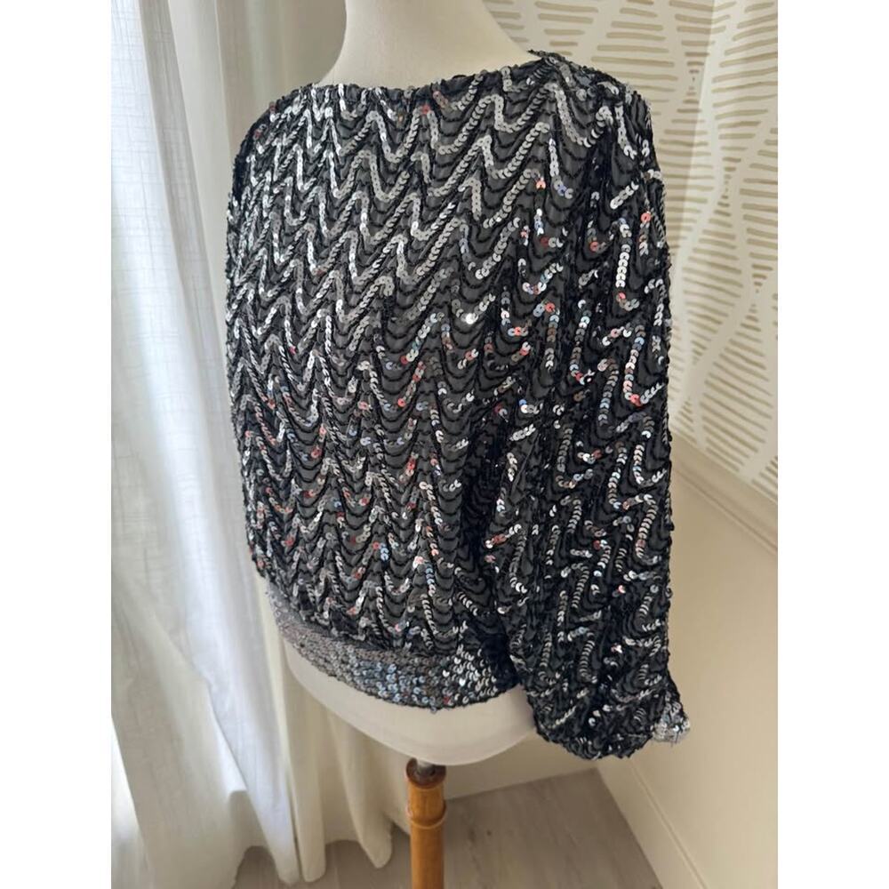 Sakowitz Medium Vintage Black & Silver Sequin Balloon Sleeve Stretchy Top - Picture 2 of 8